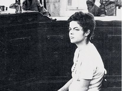 <span >Dilma Rousseff juzgada por un tribunal militar a fines de los años 60. Tenía 21 años. Los militares cubren sus rostros. No por vergüenza, sino por cobardía.</span>