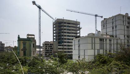 Obras en la esquina de Roc Boronat y Sancho de Ávila.