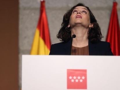 La presidenta de la Comunidad de Madrid, Isabel Díaz Ayuso, durante su comparecencia en rueda de prensa para detallar las nuevas medidas en la región ante la covid-19.