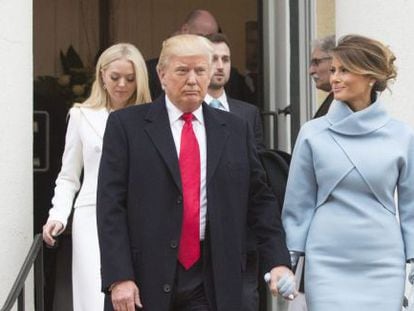 Donald Trump y su esposa Melania, ante el juramento como presidente de los EE UU.