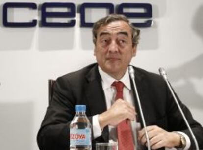 GRA006 MADRID, 07/05/2013.- El presidente de la Confederación Española de Organizaciones Empresariales (CEOE), Juan Rosell, durante su intervención en el acto de presentación del "Plan de Acción Construmat para impulsar la economía desde la industria de la construcción", que ha tenido lugar esta mañana en la sede de la CEOE. EFE/Ballesteros