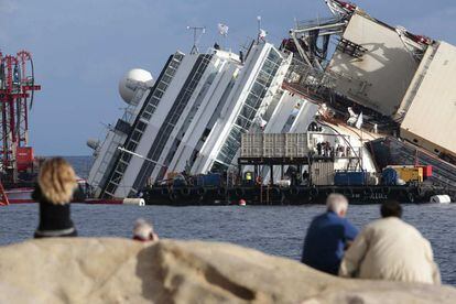 Vista del Concordia desde la isla.