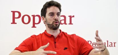 El jugador de baloncesto en la NBA y de la selección española Pau Gasol, durante la rueda de prensa ofrecida en Madrid.