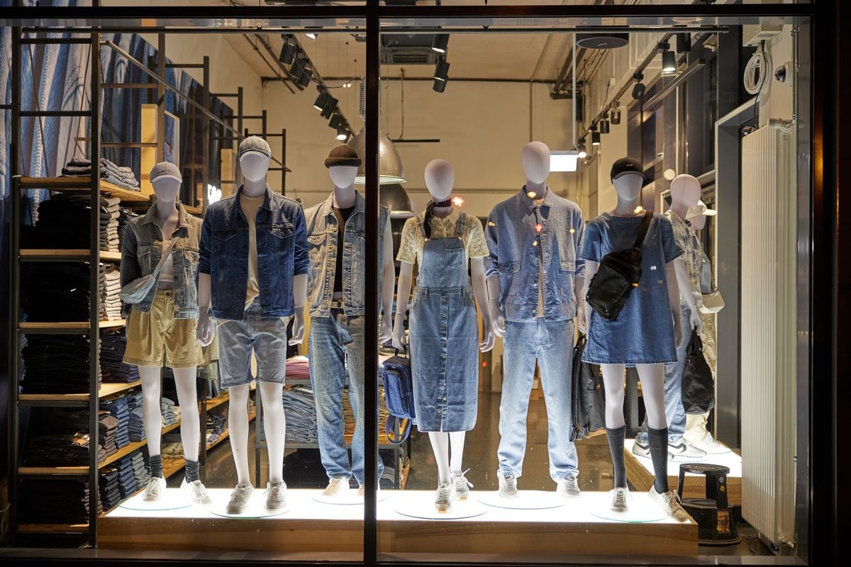 Levi’s cinches up to showcase its denim