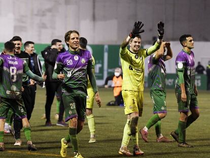 Los jugadores del Mancha Real celebran su pase a dieciseisavos de final.