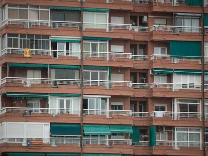 Un edifici d'habitatges al barri de Badal de Barcelona.