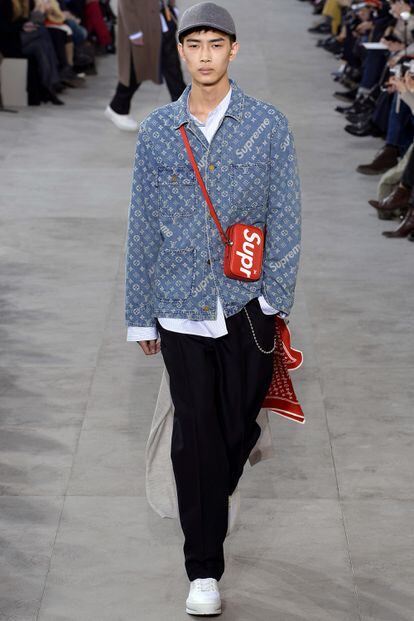 Una de las revoluciones de los últimos años: la mezcla del monograma de Vuitton con el de Supreme en la colección masculina de Kim Jones. Su puesta a la venta supuso colas quilométricas en varios puntos del planeta.