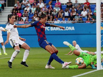 Jennifer Hermoso marca el 7-1 al CD Tacón en la victoria del Barcelona por 9-1 .