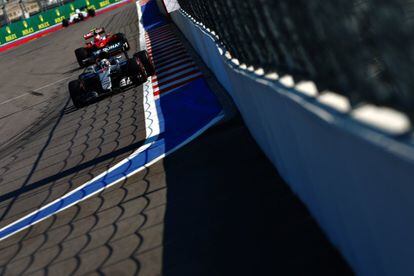 El piloto británico de Mercedes AMG Petronas Lewis Hamilton durante la prueba.