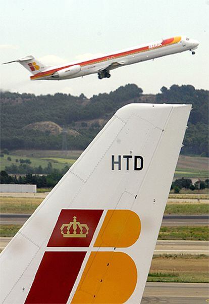 Aviones de Iberia, en el aeropuerto de Madrid-Barajas.