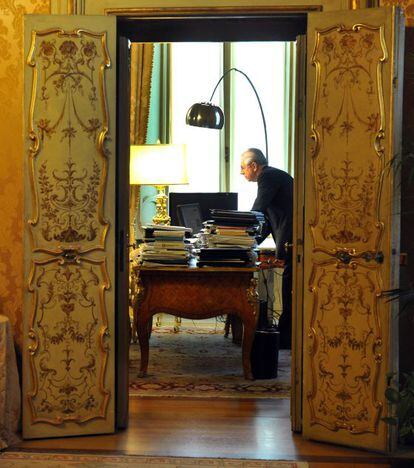 El primer ministro italiano Mario Monti en su despacho en el Palacio Chigi.