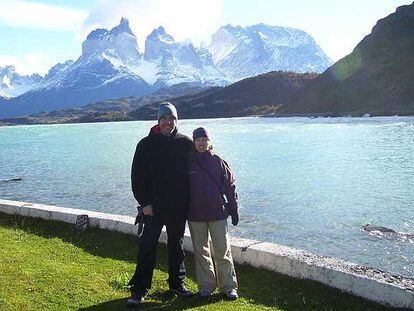 Arancha Piney y Víctor Aunión, en Torres del Paine, en la Patagonia chilena.