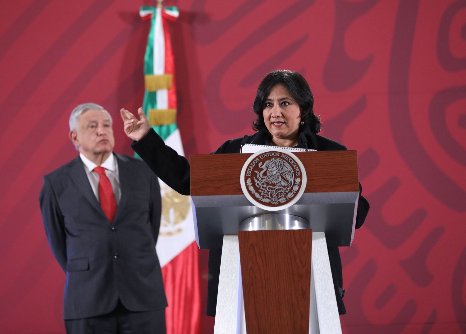 La secretaría de la Función Pública, Irma Sandoval, y el presidente López Obrador.