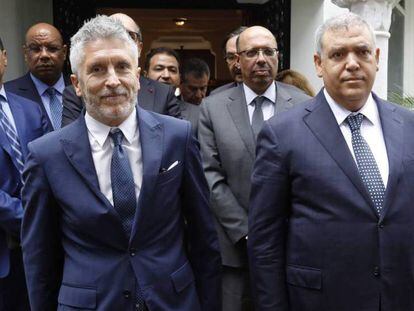 El ministro del Interior, Fernando Grande-Marlaska (izquierda), junto a su homólogo marroquí Abdeluafi Lafti, el pasado septiembre en Rabat. En vídeo, declaraciones de Grande-Marlaska.