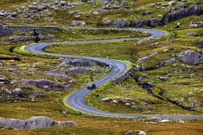 La sinuosa carretera del Healy Pass, en la península irlandesa de Beara.