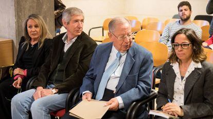 Marina Castaño, Tomás Cavanna,  Dositeo Rodríguez y Covadonga Rodríguez en la primera sesión del juicio en Santiago.