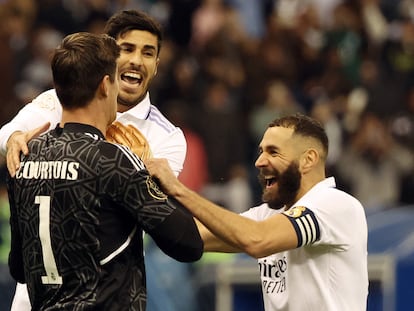 Courtois, Asensio y Benzema celebran el pase a la final del Real Madrid.