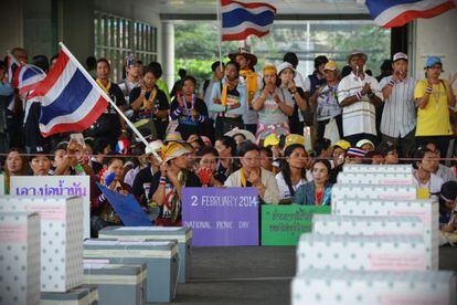 Manifestantes antigubernamentales llaman al boicot en Bangkok.