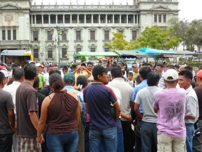 Un &#039;merolico&#039;, en la Plaza Mayor de Ciudad de Guatemala. 