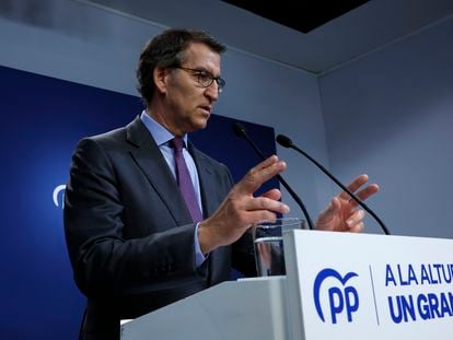 El presidente del PP, Alberto Núñez Feijóo, durante la comparecencia en la sede del partido, este viernes.