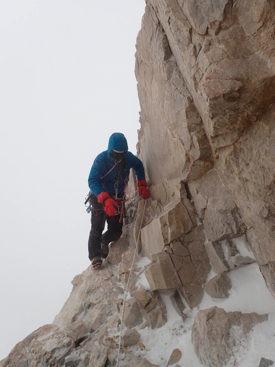 Sergei Nilov durante su escalada en el GIV.