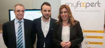 César Alierta, presidente de Telefónica, junto con Alejandro Costa, CEO de Myfixpert, y Susana Díaz, presidenta de la Junta de Andalucía.