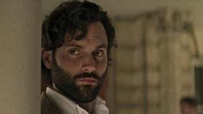 El actor Penn Badgley, en una escena la cuarta temporada de 'You'.