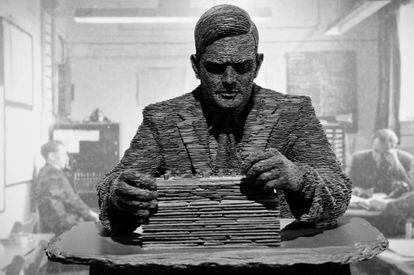 Escultura de Turing en Bletchley Park, cerca de Londres. 