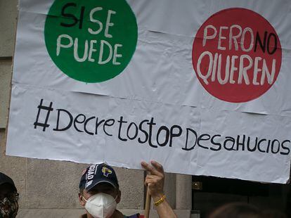 Protesta de la Plataforma de Afectados por la Hipoteca (PAH), para exigir una moratoria de desahucios, la semana pasada en Barcelona.