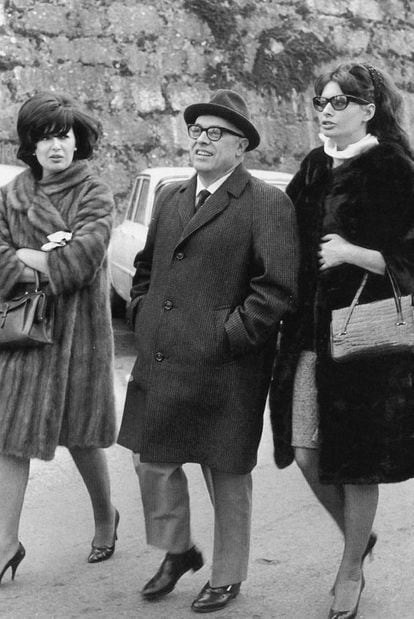 Sofia con Carlo Ponti y su hermana Maria, en 1961.