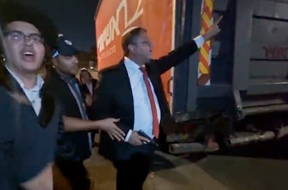 Itamar Ben Gvir saca su pistola el pasado día 13 en Jerusalén.
