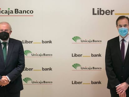 Manuel Azuaga, presidente de Unicaja, y Manuel Menéndez, consejero delegado de Liberbank.