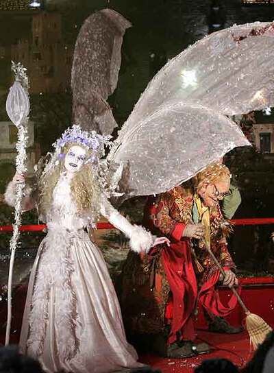 Hadas y duendes, en una recreación de la fantasía infantil en Madrid.