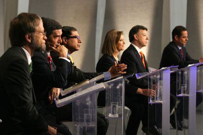 Antanas Mockus, Rafael Pardo, Gustavo Petro, Noemí Sanín, Juan Manuel Santos y Germán Vargas Lleras, durante un debate presidencial en 2010.
