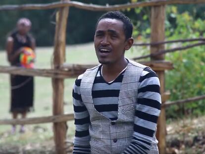 El músico etíope Haacaaluu Hundessa, en uno de sus vídeos.