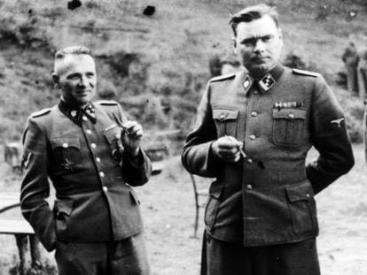 A la izquierda, Josef Mengele (1911-1979).