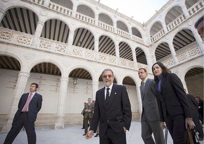 Ángeles González-Sinde, a su llegada a la inauguración de la remodelación del claustro del Colegio de Santa Cruz de Valladolid.