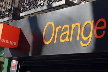 Logotipo de Orange en una tienda de la compañía.