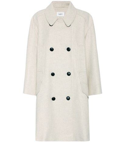 Abrigo blanco de Isabel Marant, Etoile a la venta en mytheresa.com. (Su precio original era de 540 euros, ahora lo puedes comprar con un 30% de descuento por 378 euros).