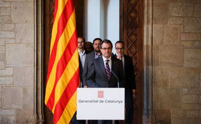 Barcelona (España), 12 de diciembre de 2013. Consulta catalana para 2014. El presidente catalán, Artur Mas pactó con Esquerra Republicana, Iniciativa y la CUP una propuesta de pregunta y una fecha para el referéndum de autodeterminación que quiere celebrar en Cataluña. La pregunta: “¿Quiere que Cataluña se convierta en un Estado? Sí o no”. A continuación, y en caso afirmativo, habría una segunda cuestión: “¿Quiere que este Estado sea independiente? Sí o no”.