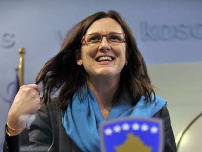 La comisaria europea de Interior, Cecilia Malmstrom, durante una rueda de prensa en Pristina (Kosovo) el 19 de enero.