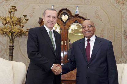 El primer ministro turco Erdogan con el presidente sudafricano Jacob Zuma