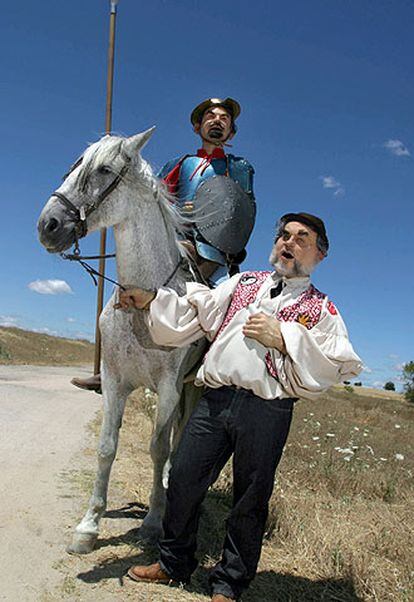Los muñecos de José Luis Rodríguez Zapatero (sobre el caballo) y Pedro Solbes, en <i>Don Quijote del guiñol.</i>