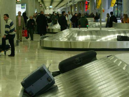 Cinta de equipajes en el aeropuerto madrile&ntilde;o de Barajas.