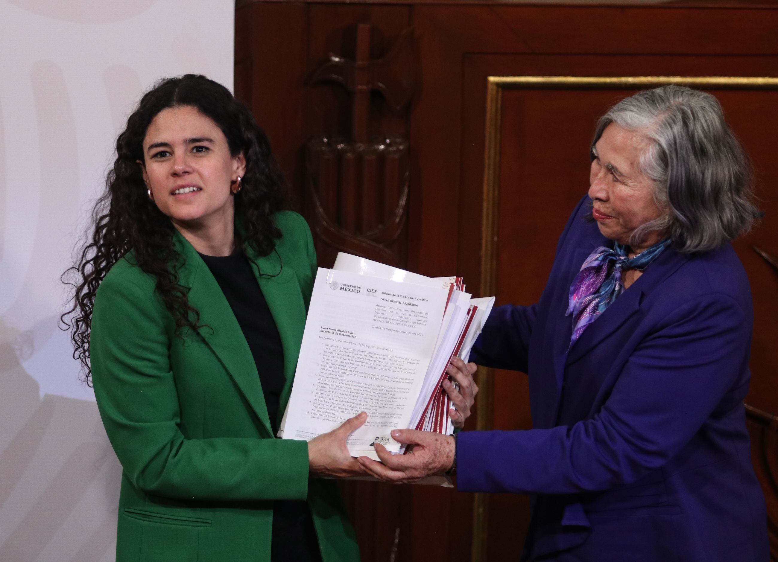 Luisa María Alcalde, secretaria de Gobernación, en la entrega de las iniciativas de reforma a la Constitución, el 5 de febrero.