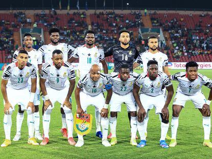 El equipo de Ghana posa antes de un partido.