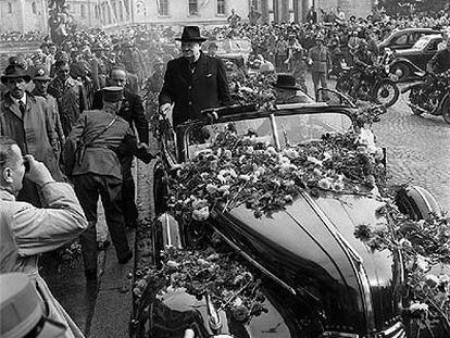 Winston Churchill, líder de la oposición conservadora británica, es recibido en Zúrich el 19 de septiembre de 1946, donde se pronunció a favor de la unidad de Europa.