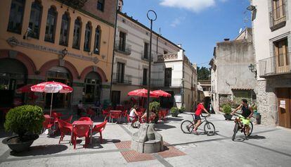 Plaza Major de Maçanet de Cabrenys (Alt Empordà).