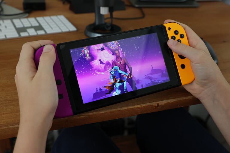 Un usuario juega a 'Fortnite'.