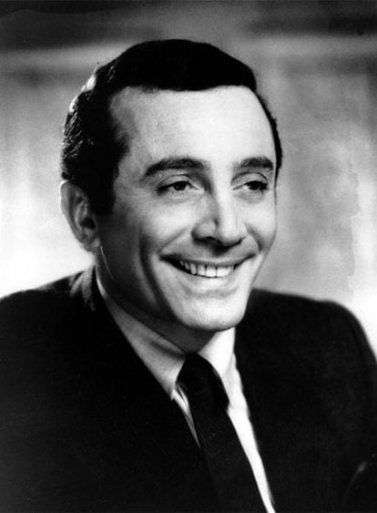 El cantate en una imagen tomada en 1967